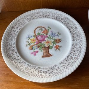 Vintage 22K Sovereign Potters Canada 10" Plate RosePoint 1048-50 Needlepoint